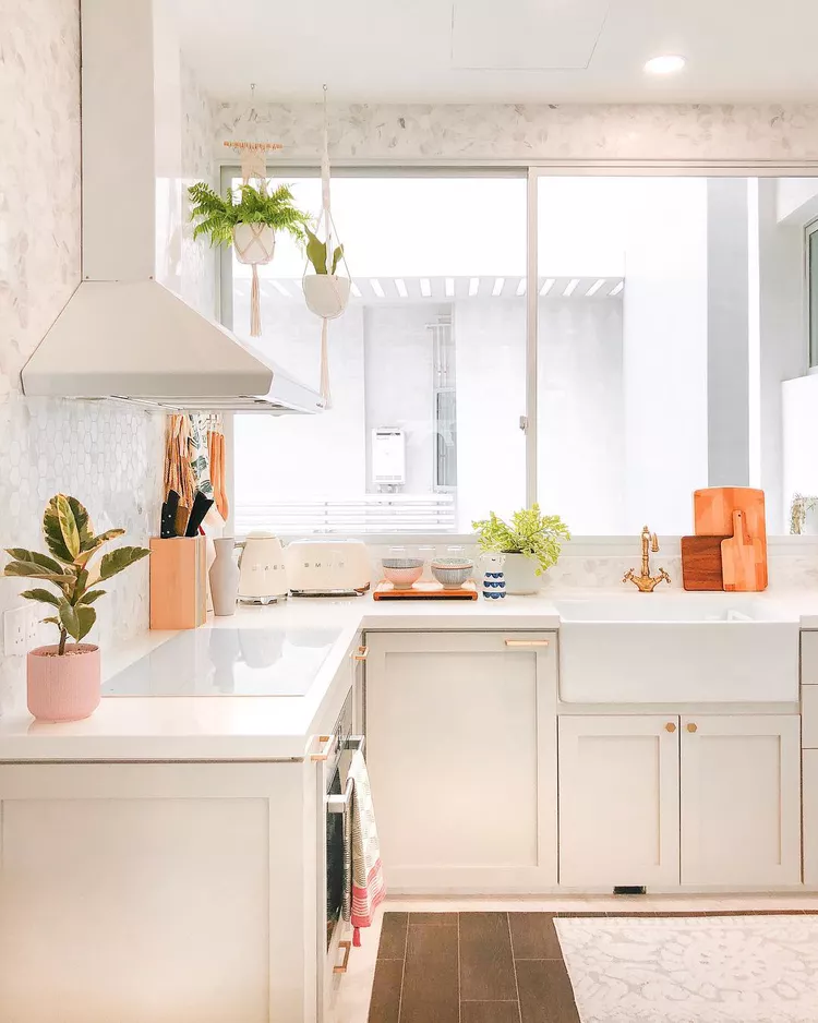 Jendela Kaca Geser yang Besar