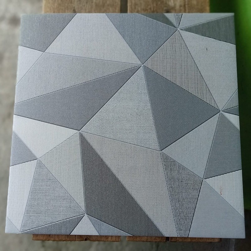 Keramik Motif Geometris Modern